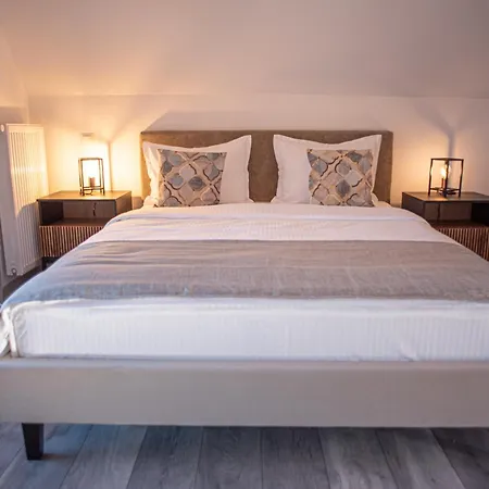 Yael Luxury 5