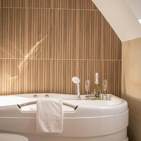 Yael Luxury 5