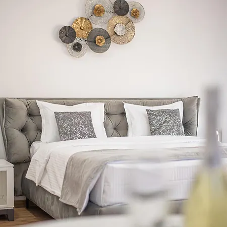 Yael Luxury 5 Busteni