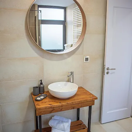 Yael Luxury 5 *