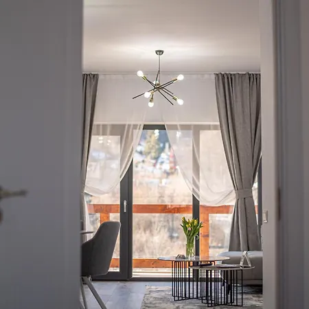 Yael Luxury 5 *