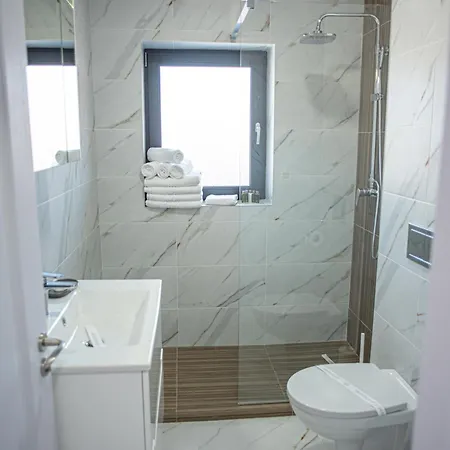 Yael Luxury 5