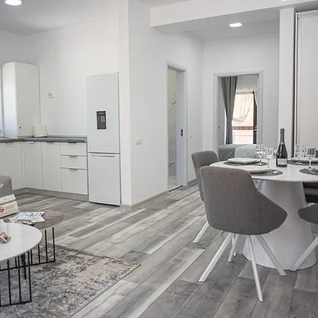 Yael Luxury 5 Busteni