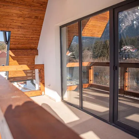 Yael Luxury 5